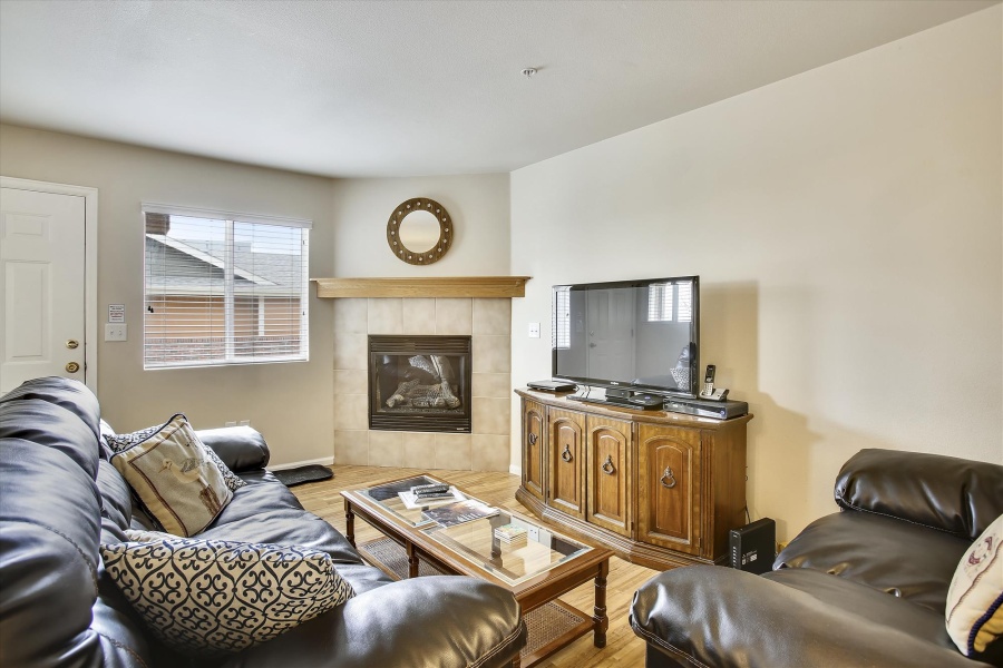 Loveland, Colorado, 2 Bedrooms Bedrooms, ,2 BathroomsBathrooms,Townhome,Furnished,Carina Circle Unit #106,1046