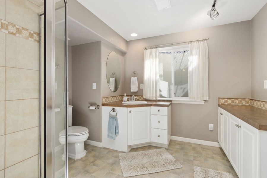 Spacious 5-Bedroom Home in Prestigious Fossil Ridge School District – Observatory Village, Fort Collins